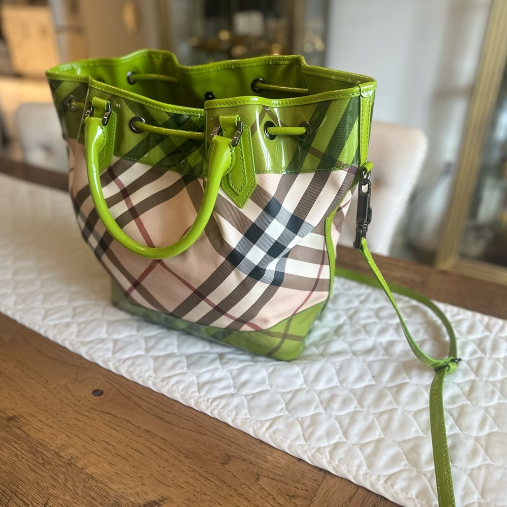The Burberry Beige/Green PVC and Patent Leather Drawstring Tote (Rare) - Picture 11 of 16